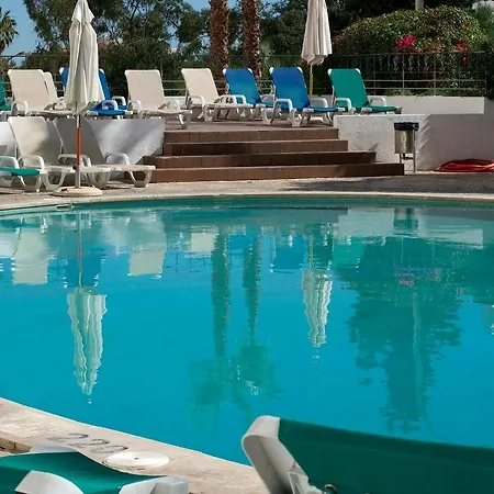 Mirachoro Lägenhetshotell 3*